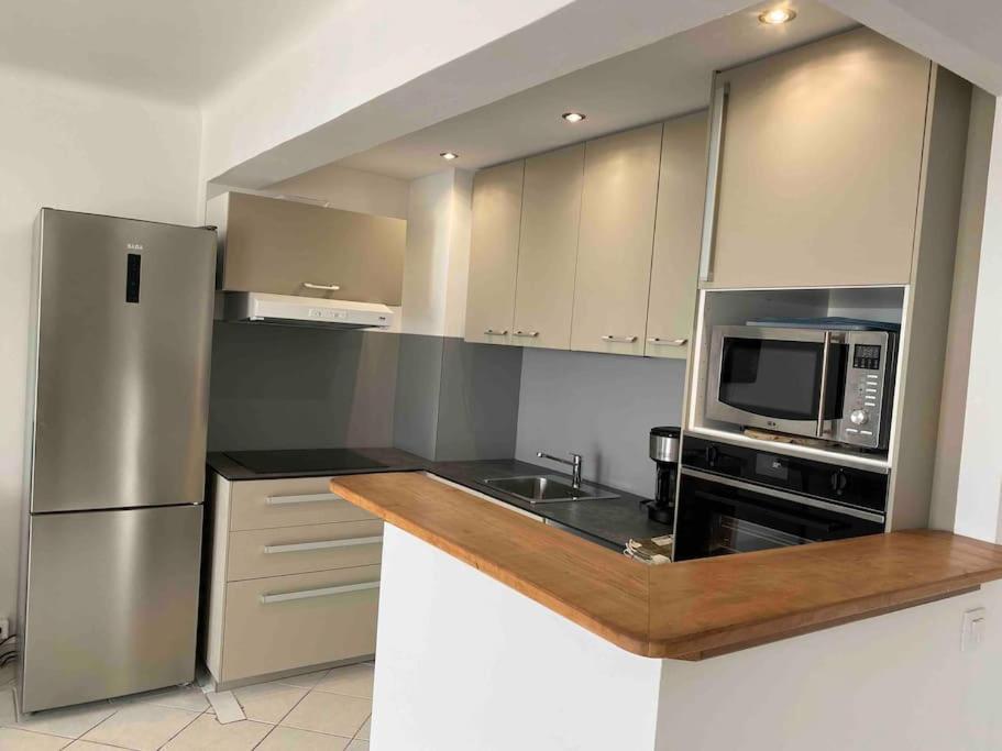 T3 Sur La Plage Vue Feerique Mer,Wifi, Parking Inclus , Clim La Ciotat Esterno foto